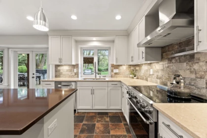 Kitchen Island Photo of 9880 Goodall Place, Chilliwack, BC