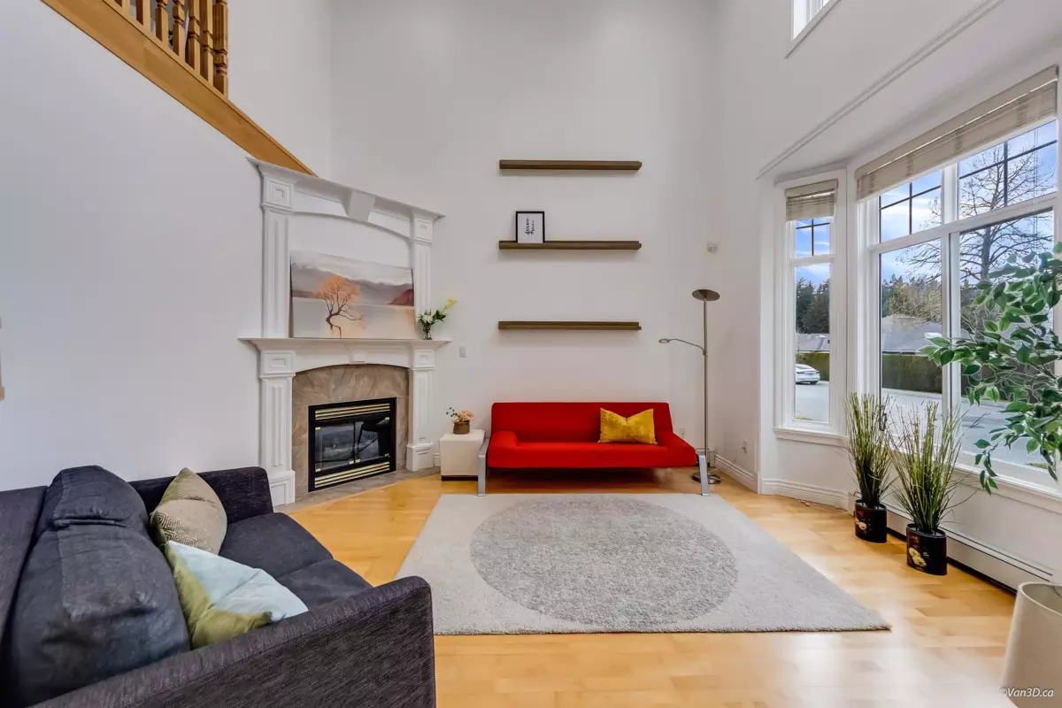 Living Room Photo of 14906 23 Avenue, Surrey, BC