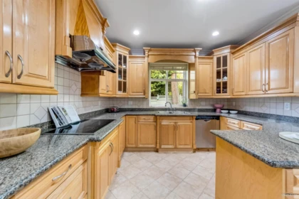 Breakfast Nook Photo of 14906 23 Avenue, Surrey, BC