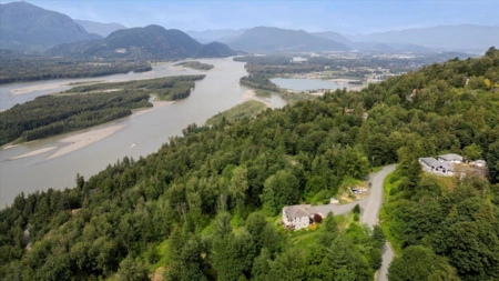 Community Amenities Photo (Clubhouse) of 43251 Salmonberry Drive, Chilliwack, BC