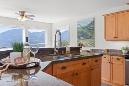Primary Bathroom Photo of 43251 Salmonberry Drive, Chilliwack, BC