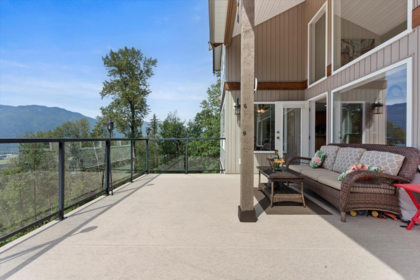 Staircase Photo of 43251 Salmonberry Drive, Chilliwack, BC