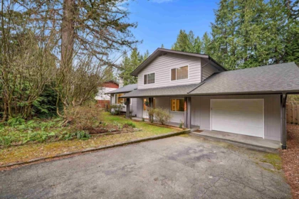 Front Yard Photo of 2572 The Boulevard, Squamish, BC