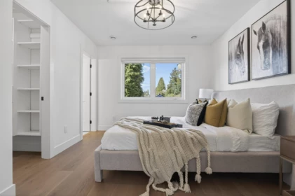 Entry Foyer Photo of 2 902 First Street, New Westminster, BC
