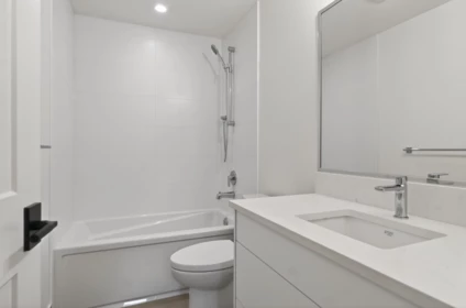Hot Tub / Spa Photo of 2 902 First Street, New Westminster, BC