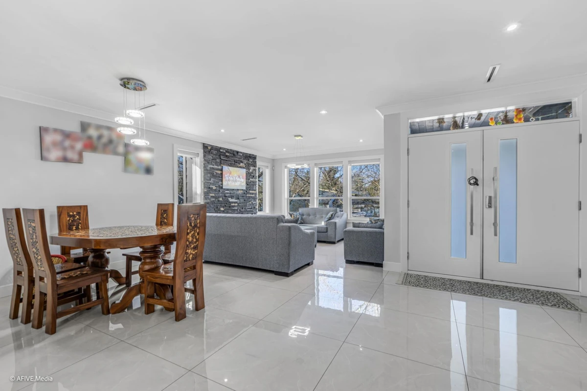 Dining Area Photo of 17268 61a Avenue, Surrey, BC