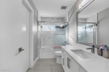 Basement Recreation Room Photo of 17268 61a Avenue, Surrey, BC