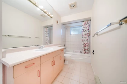 Hot Tub / Spa Photo of 10 10900 No. 2 Road, Richmond, BC