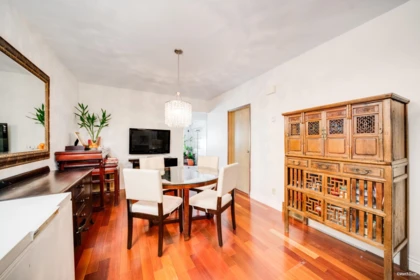 Kitchen Island Photo of 166 E 24th Avenue, Vancouver, BC