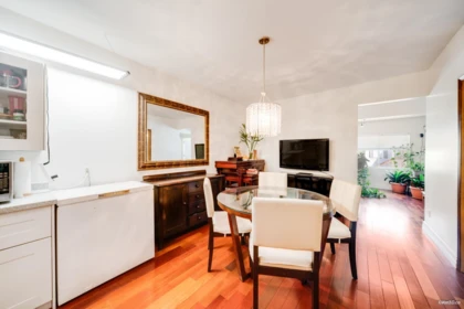 Kitchen Photo of 166 E 24th Avenue, Vancouver, BC