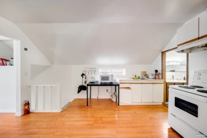 Laundry Room Photo of 166 E 24th Avenue, Vancouver, BC