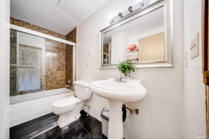 Powder Room Photo of 166 E 24th Avenue, Vancouver, BC