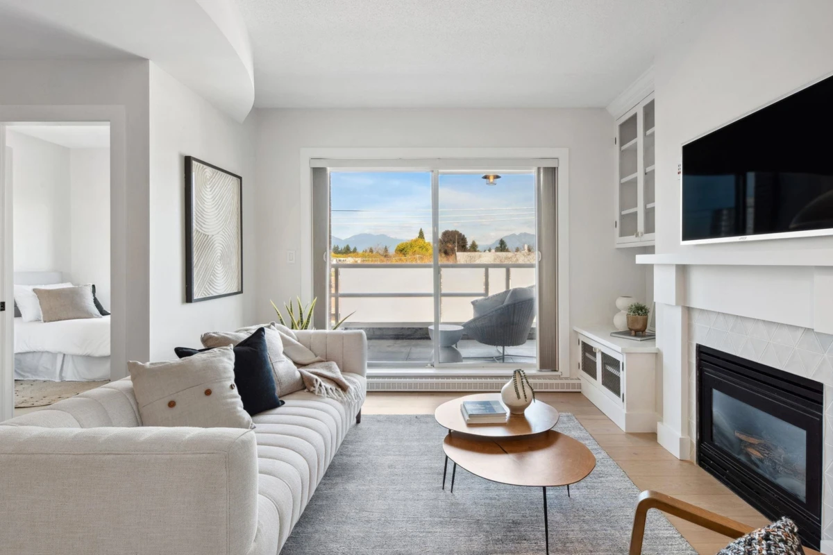 Living Room Photo of 402 5790 E Boulevard, Vancouver, BC