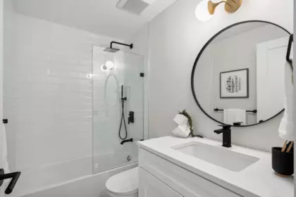 Entry Foyer Photo of 402 5790 E Boulevard, Vancouver, BC
