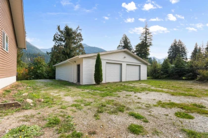 26542 Reynolds Road, Hope, BC, Hope — Single Family Residence for sale