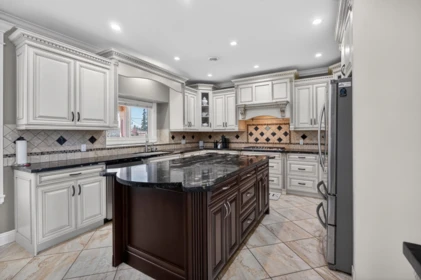 Kitchen Photo of 31920 Glenwood Avenue, Abbotsford, BC
