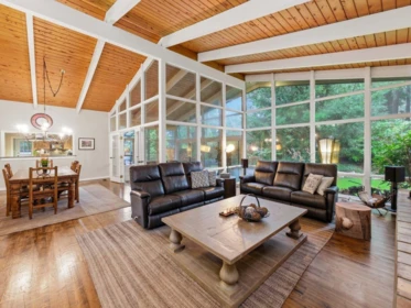 Breakfast Nook Photo of 837 Wildwood Place, West Vancouver, BC