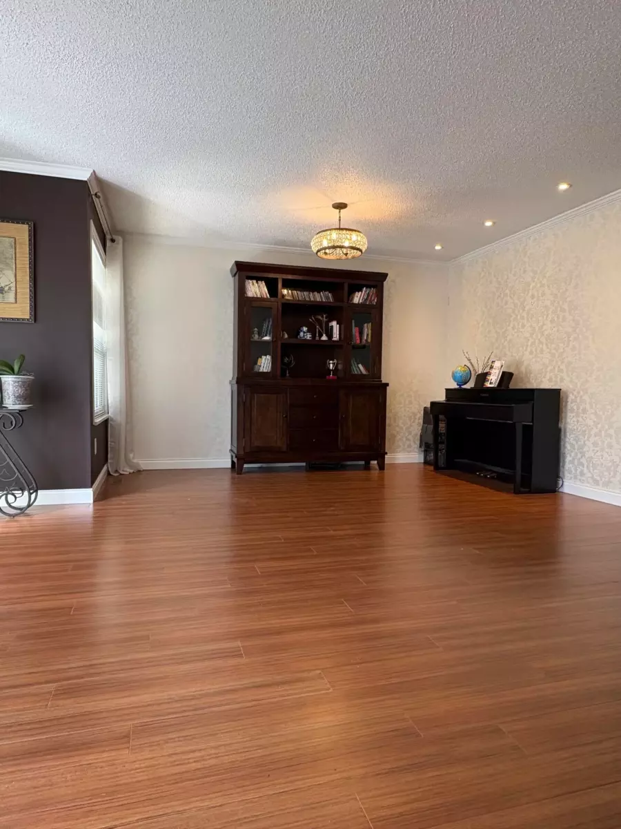 Family Room Photo of 6433 121a Street, Surrey, BC