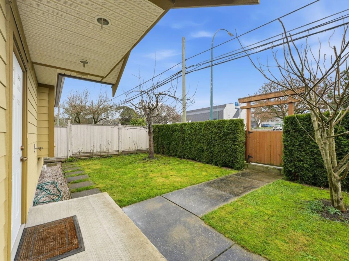 Living Room Photo of 1115 Boundary Road, Vancouver, BC