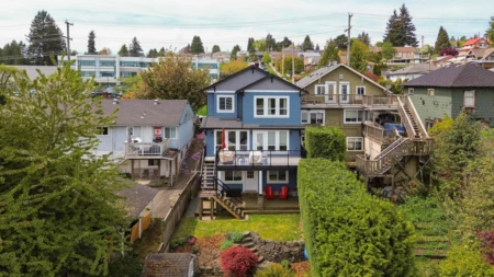 Aerial View of 330 Richmond Street, New Westminster, BC