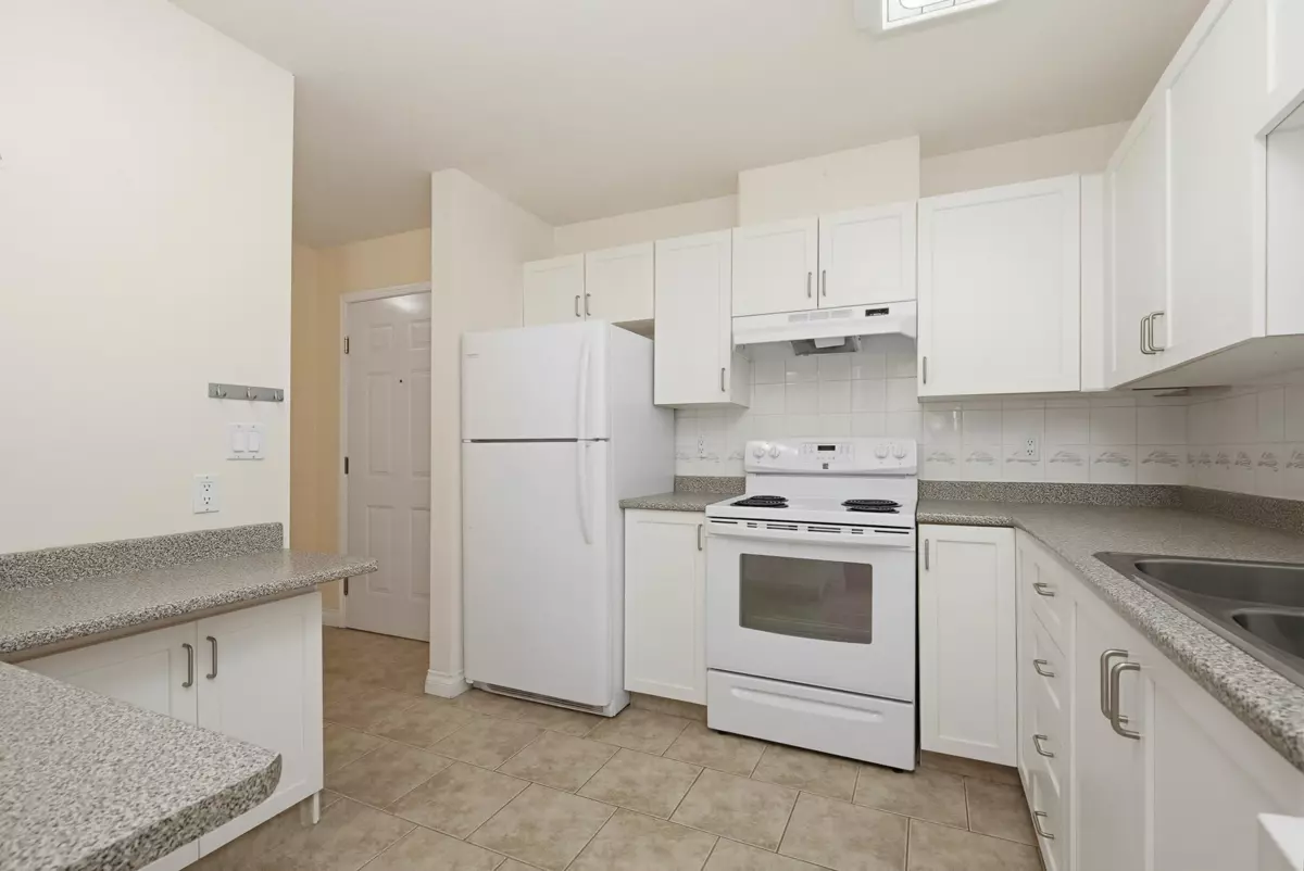 Dining Area Photo of 406 2963 Nelson Place, Abbotsford, BC