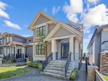 Garden / Landscaping Photo of 2456 E 45th Avenue, Vancouver, BC