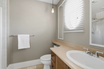 Hallway Photo of 16398 36a Avenue, Surrey, BC