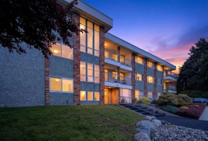 Hallway Photo of 202 1331 Fir Street, White Rock, BC