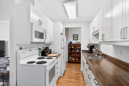 Primary Bedroom Photo of 202 1331 Fir Street, White Rock, BC