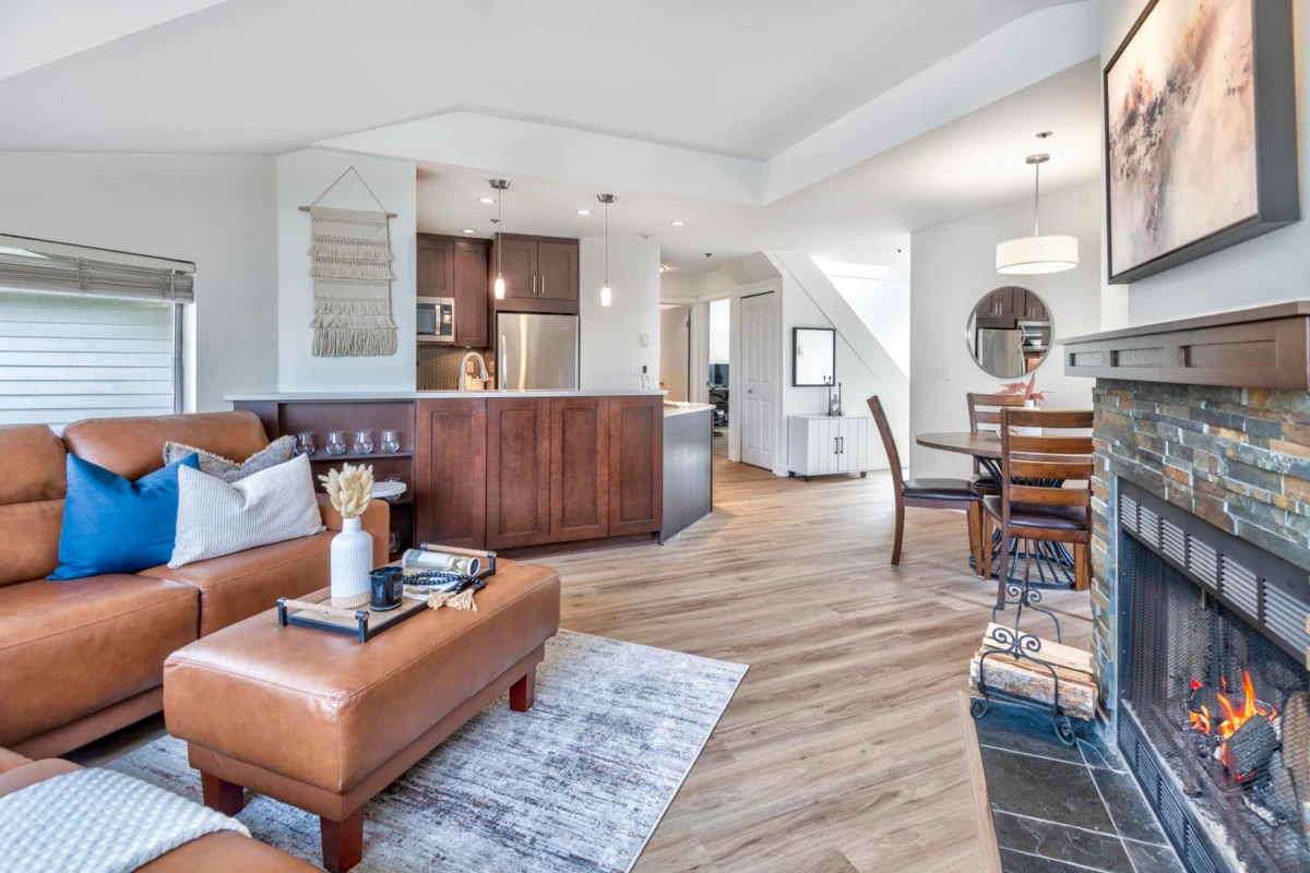 Dining Area Photo of 406 888 W 13th Avenue, Vancouver, BC