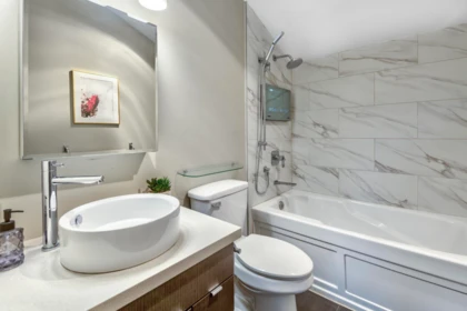 Hallway Photo of 406 888 W 13th Avenue, Vancouver, BC