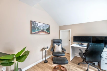 Mudroom Photo of 406 888 W 13th Avenue, Vancouver, BC