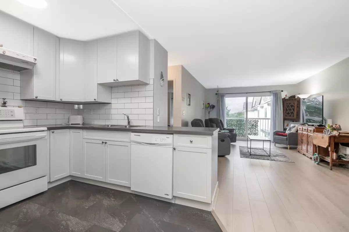 Dining Area Photo of 309 17695 58 Avenue, Surrey, BC