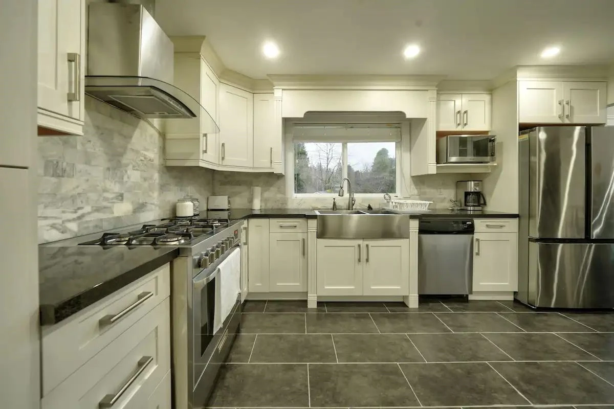 Family Room Photo of 18369 21a Avenue, Surrey, BC