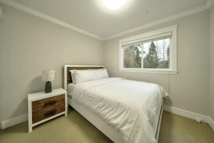 Primary Bathroom Photo of 18369 21a Avenue, Surrey, BC