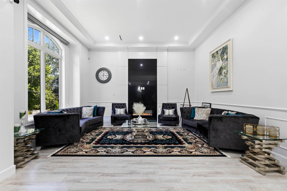 Living Room Photo of 14678 St Andrews Drive, Surrey, BC