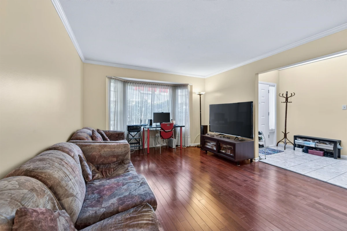 Living Room Photo of 5 7531 No. 1 Road, Richmond, BC