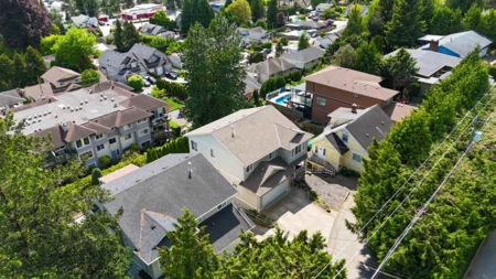 Front Yard Photo of 33614 3 Avenue, Mission, BC