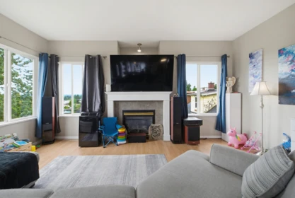 Kitchen Photo of 33614 3 Avenue, Mission, BC