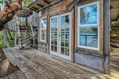 Kitchen Island Photo of 6761 Sandy Hook Trail, Sechelt, BC