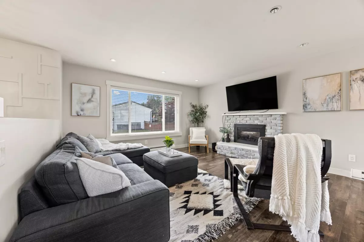 Living Room Photo of 26451 30a Avenue, Langley, BC