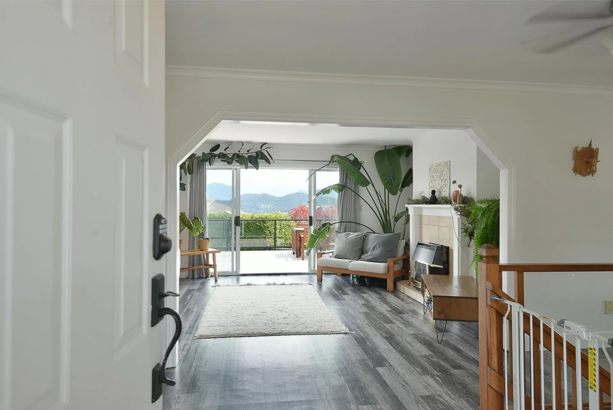 Dining Area Photo of 502 Eaglecrest Drive, Gibsons, BC