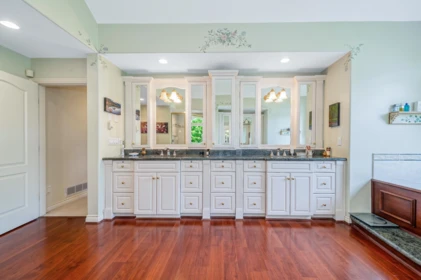 Powder Room Photo of 6680 Gibbons Drive, Richmond, BC