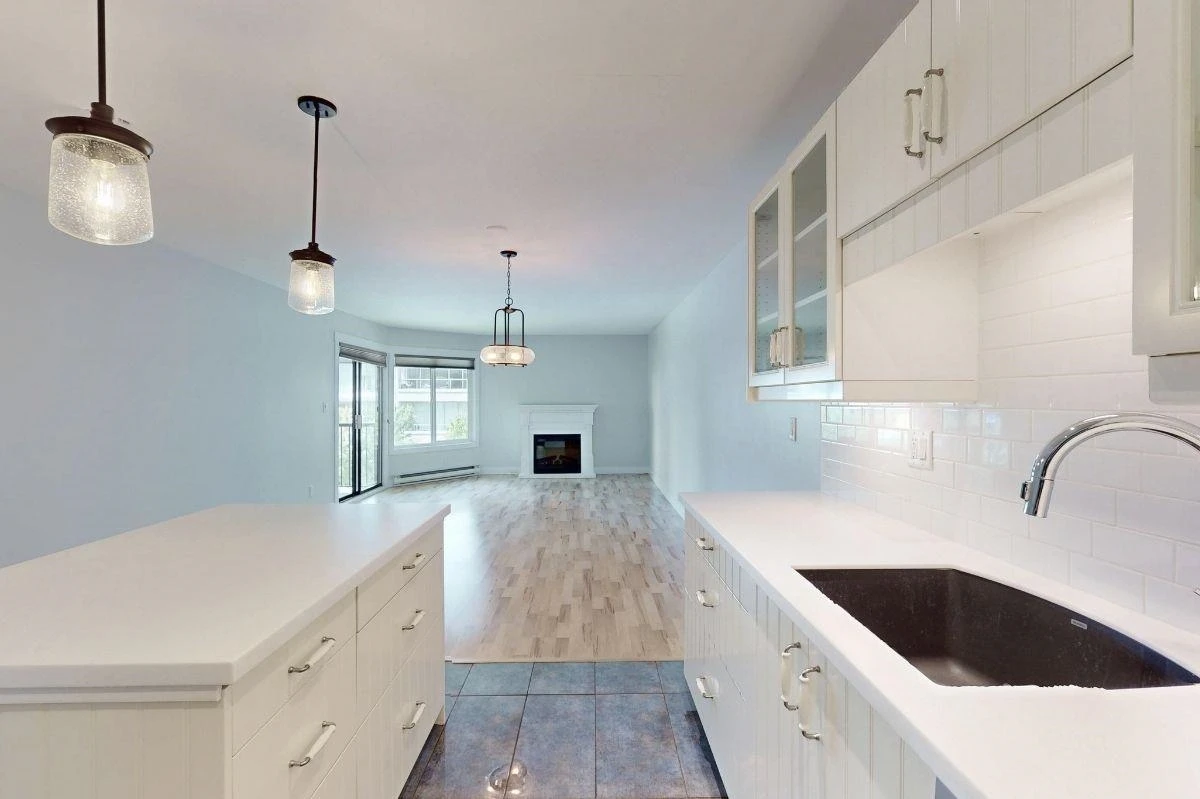 Family Room Photo of 309 1520 Vidal Street, White Rock, BC