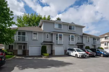 Front Yard Photo of 3 13981 70 Avenue, Surrey, BC