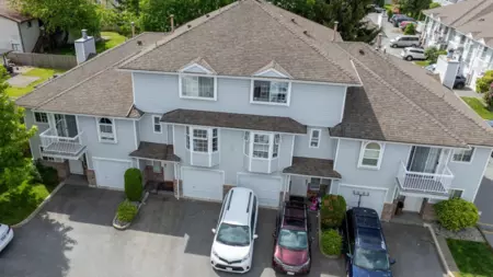 Swimming Pool Photo of 3 13981 70 Avenue, Surrey, BC