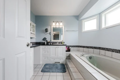 Entry Foyer Photo of 12931 18 Avenue, Surrey, BC