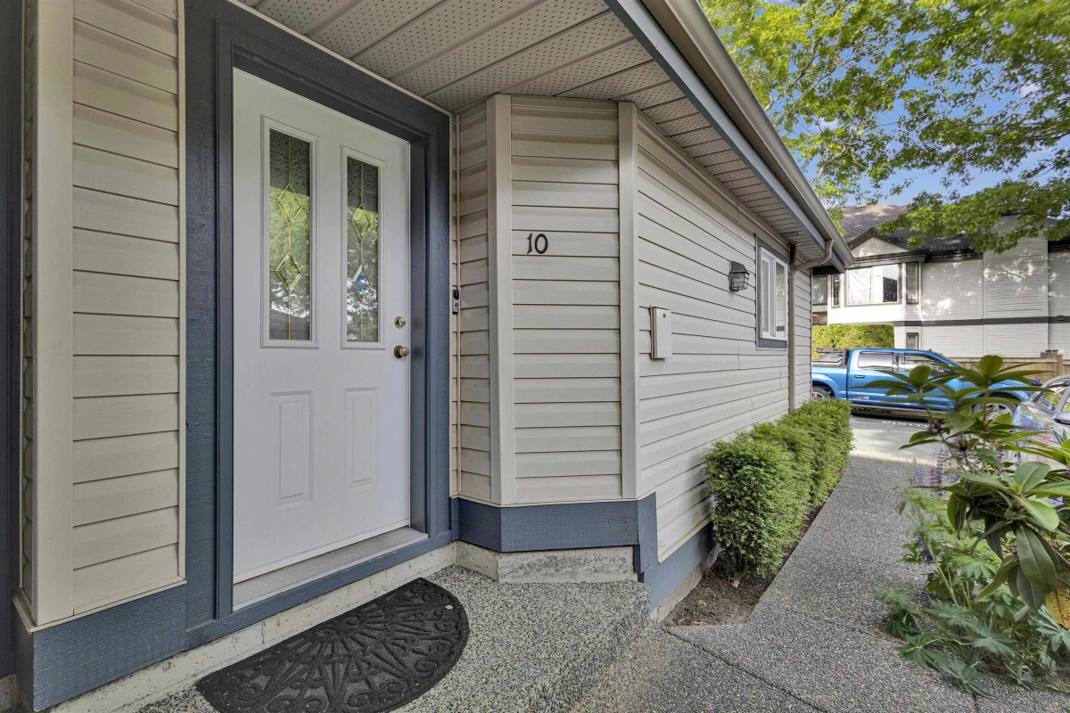 Dining Area Photo of 10 8388 158 Street, Surrey, BC