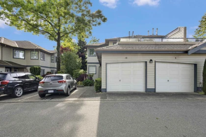 Kitchen Photo of 10 8388 158 Street, Surrey, BC