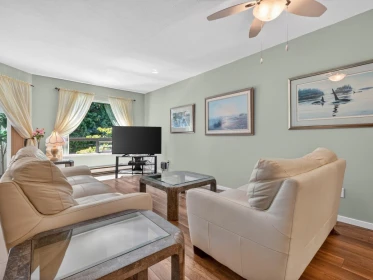 Breakfast Nook Photo of 107 14950 Thrift Avenue, White Rock, BC